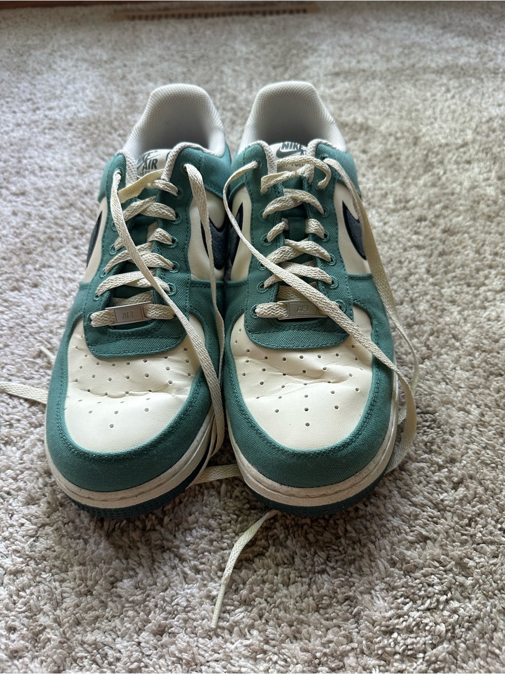 Nike Air Force 1 Size 11 Green and Cream - Picture 3 of 5